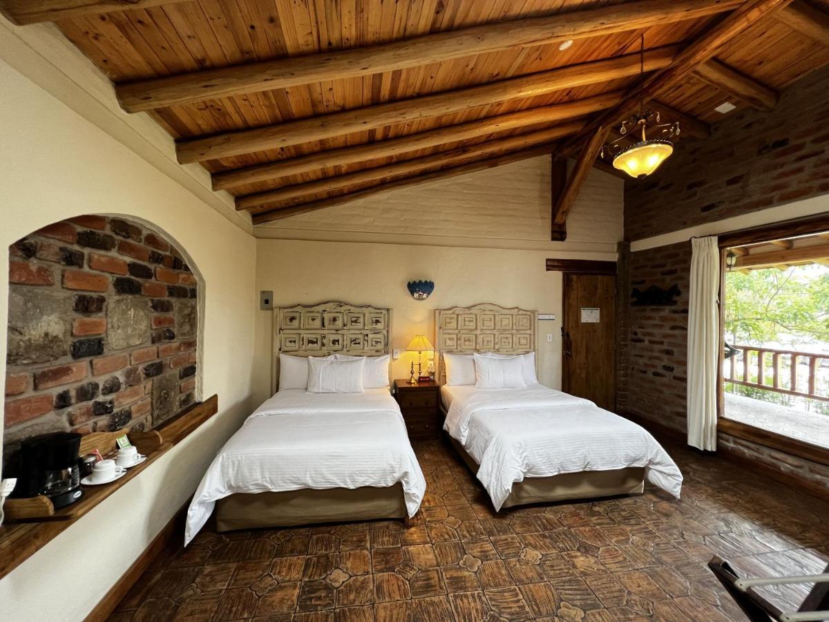 Hacienda Jimenita Wildlife Reserve Puembo Bagian luar foto