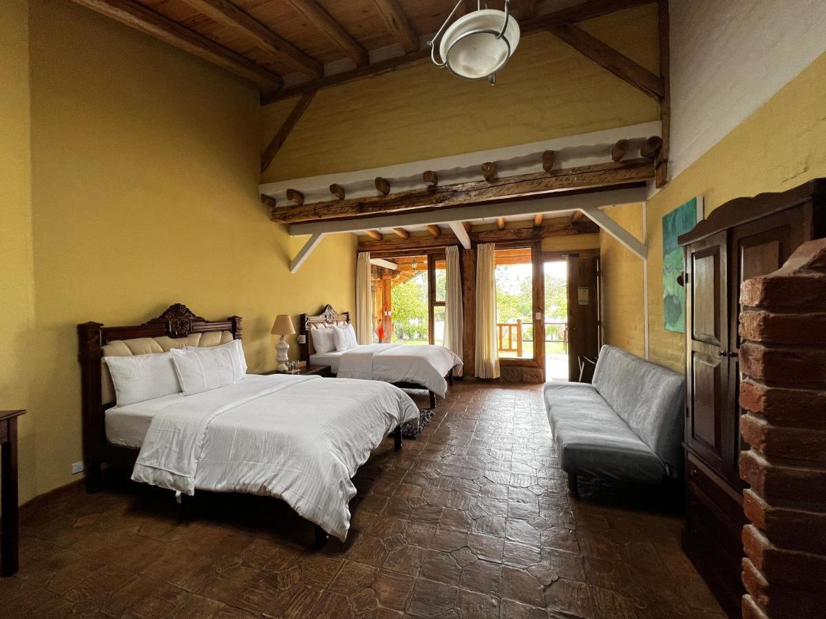 Hacienda Jimenita Wildlife Reserve Puembo Bagian luar foto